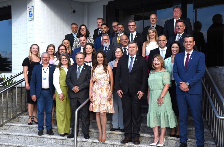 crcsc-da-posse-a-novos-conselheiros-e-reconduz-marisa-luciana-schvabe-de-morais-a-presidencia