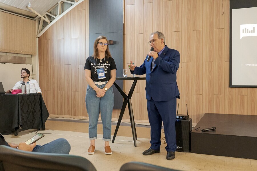 crcsc-empossa-delegada-de-representacao-de-ituporanga-em-evento-contabil