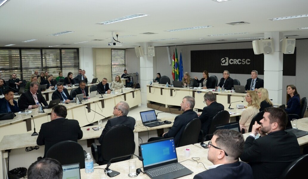 plenaria-de-agosto-acontece-de-forma-presencial-e-realiza-a-entrega-das-carteirinhas-fisicas-a-profissionais-da-contabilidade