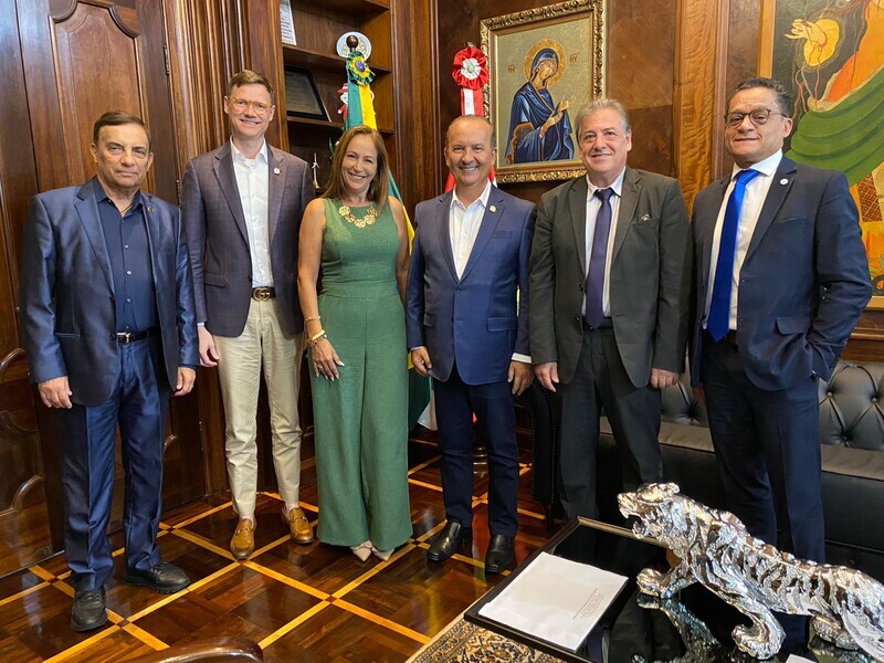 presidente-do-crcsc-entrega-convite-do-21-congresso-brasileiro-de-contabilidade-ao-governador-de-santa-catarina